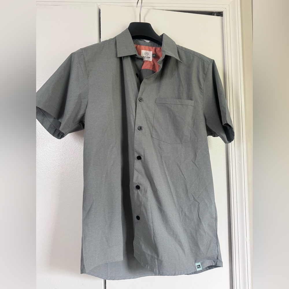 Men’s Short Sleeve Button Down Gray
